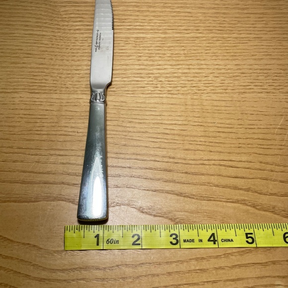 Reed & Barton Sanderling Pattern 4 Dinner Knives Stainless Flatware Indonesia - Picture 4 of 4